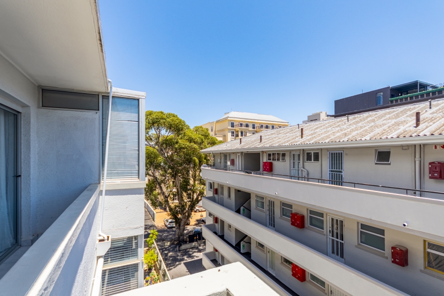 To Let 1 Bedroom Property for Rent in Sea Point Western Cape